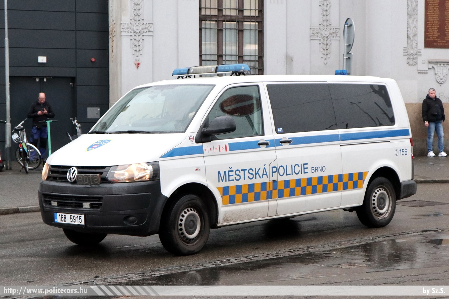 Volkswagen Transporter T5, Mestska Policie Brno, fotó: Sz.S.
Keywords: cseh Csehország czech police policecar rendőrautó rendőr