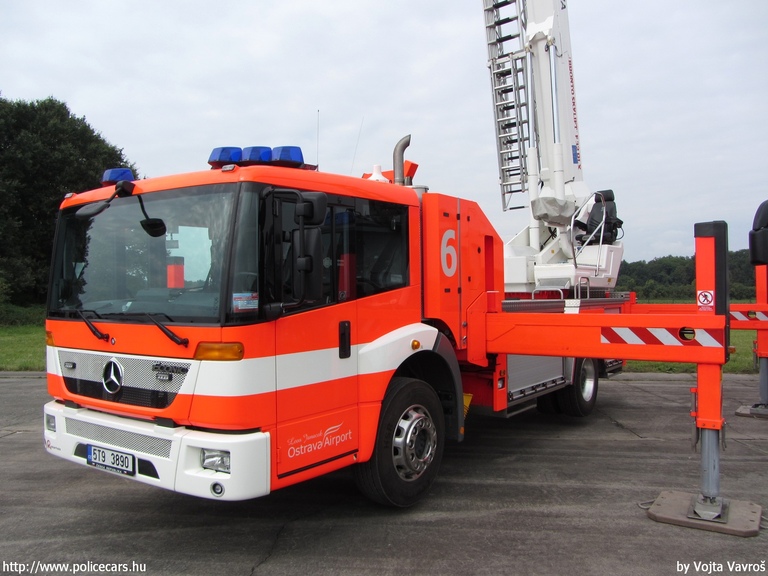 Mercedes-Benz Econic, Ostrava Airport, fotó: Vojta Vavro¹
Keywords: tûzoltó, tûzoltóság tûzoltóautó Csehország cseh