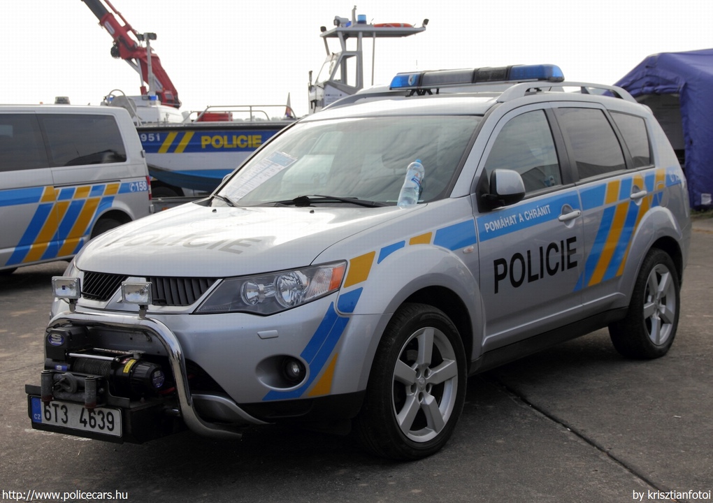 Mitsubishi Outlander, fotó: krisztianfotoi
Keywords: cseh Csehország rendőr rendőrautó rendőrség