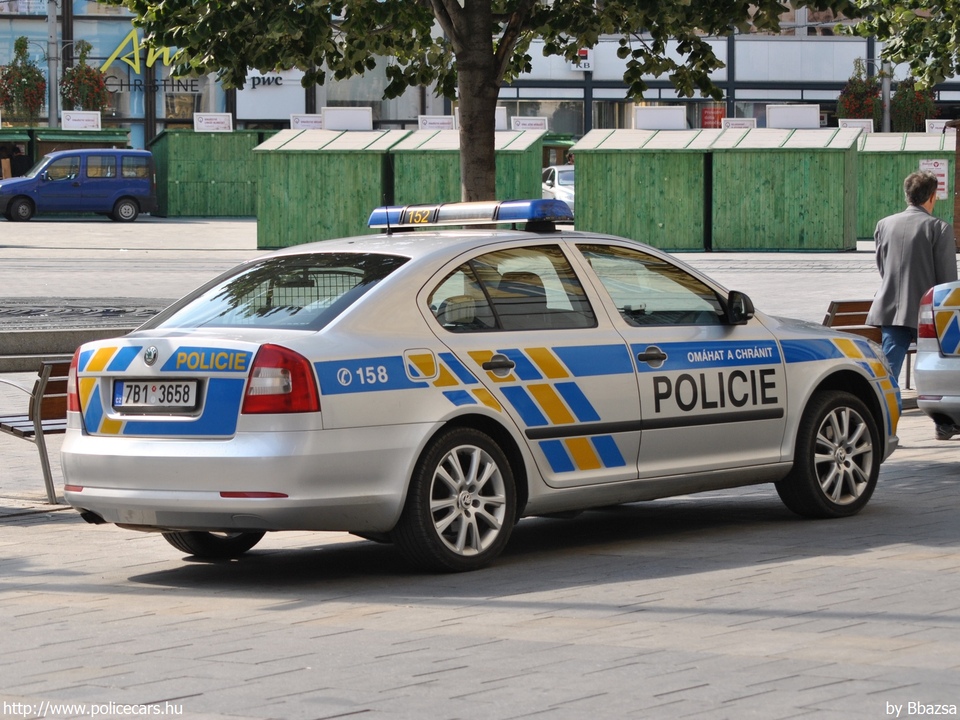 Skoda Octavia, fotó: Bbazsa
Keywords: cseh rendőr Csehország rendőrautó rendőrség