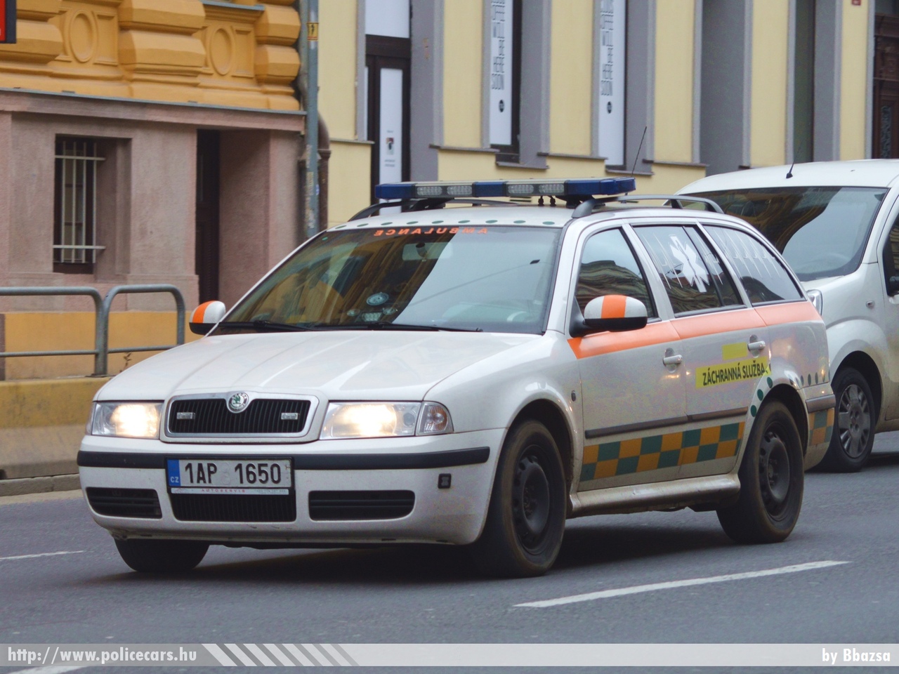 Skoda Octavia, fotó: Bbazsa
Keywords: cseh Csehország mentő mentőautó