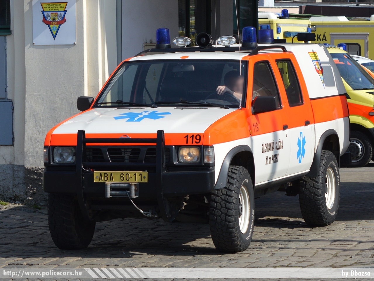 Nissan Navara D21, fotó: Bbazsa
Keywords: cseh Csehország mentő mentőautó