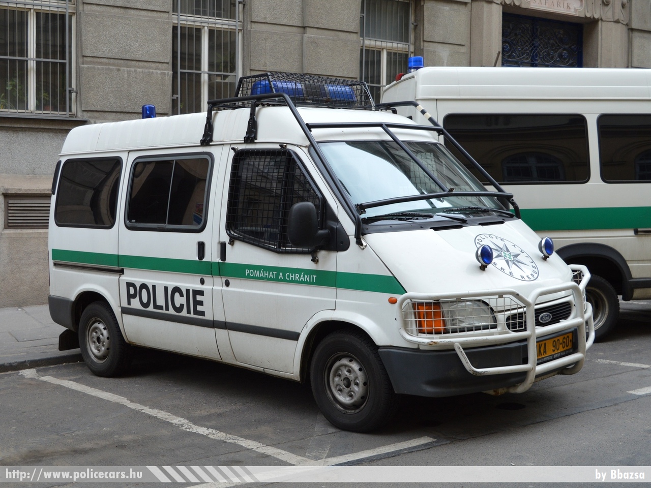 Ford Transit, fotó: Bbazsa
Keywords: cseh Csehország mentő mentőautó