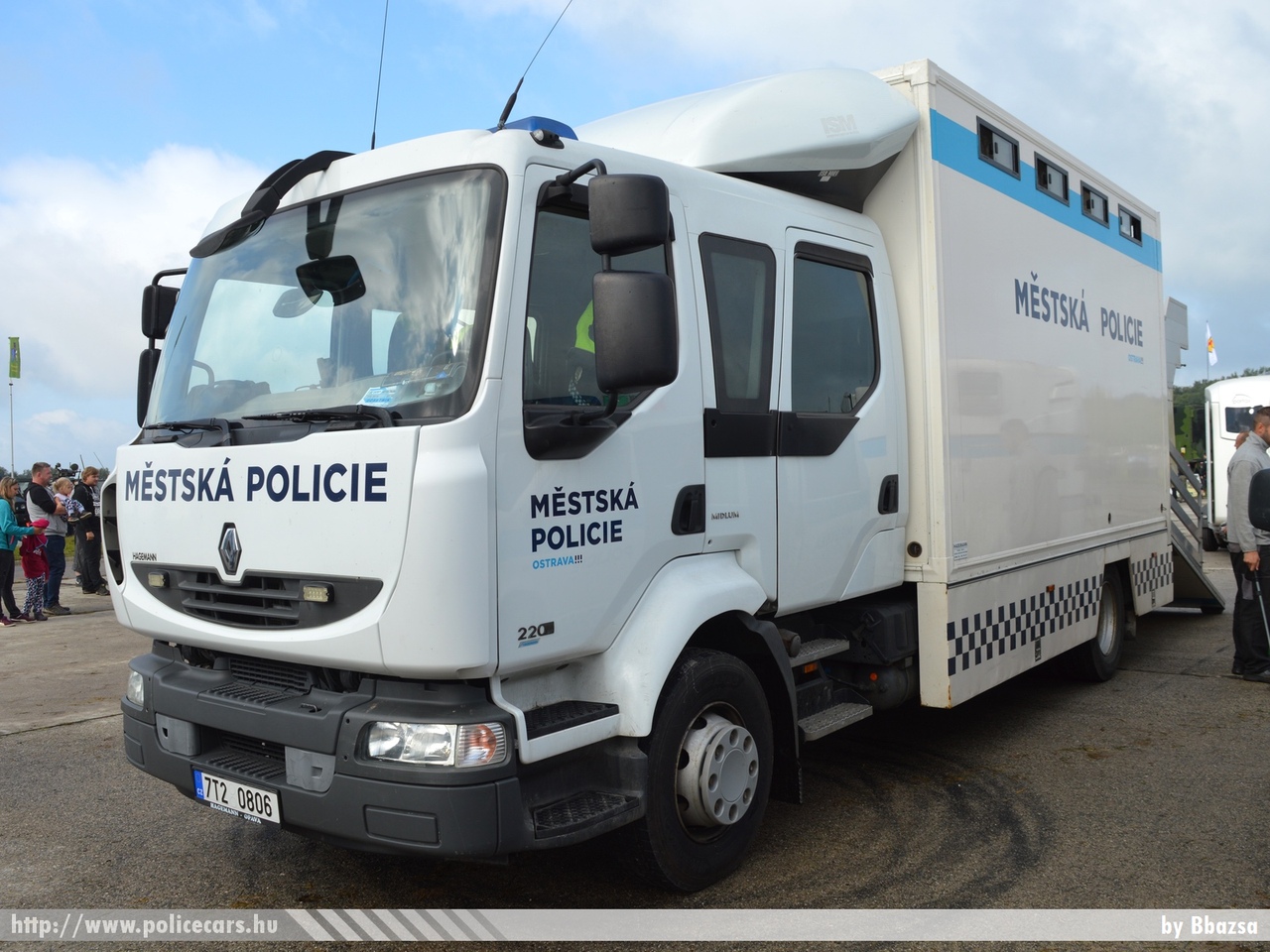 Renault, fotó: Bbazsa
Keywords: rendőr cseh Csehország rendőrautó rendőrség police policecar Czech