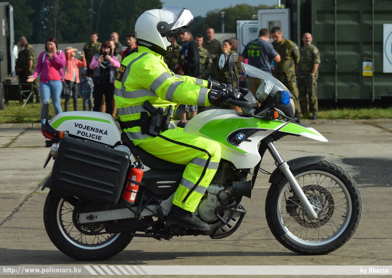 BMW, fotó: Bbazsa
Keywords: rendőr cseh Csehország rendőrmotor rendőrség police policebike Czech military katonai