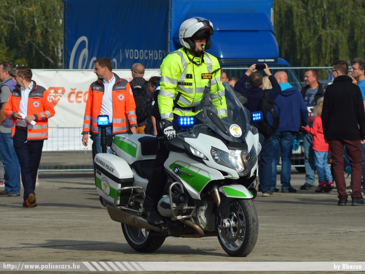 BMW, fotó: Bbazsa
Keywords: rendőr cseh Csehország rendőrmotor rendőrség police policebike Czech military katonai