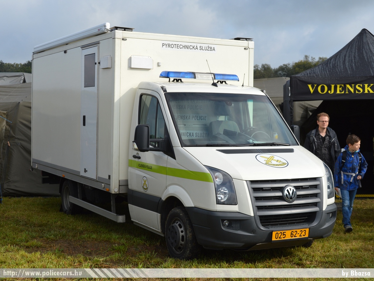 Volkswagen Crafter, fotó: Bbazsa
Keywords: rendőr cseh Csehország rendőrautó rendőrség police policecar Czech military katonai