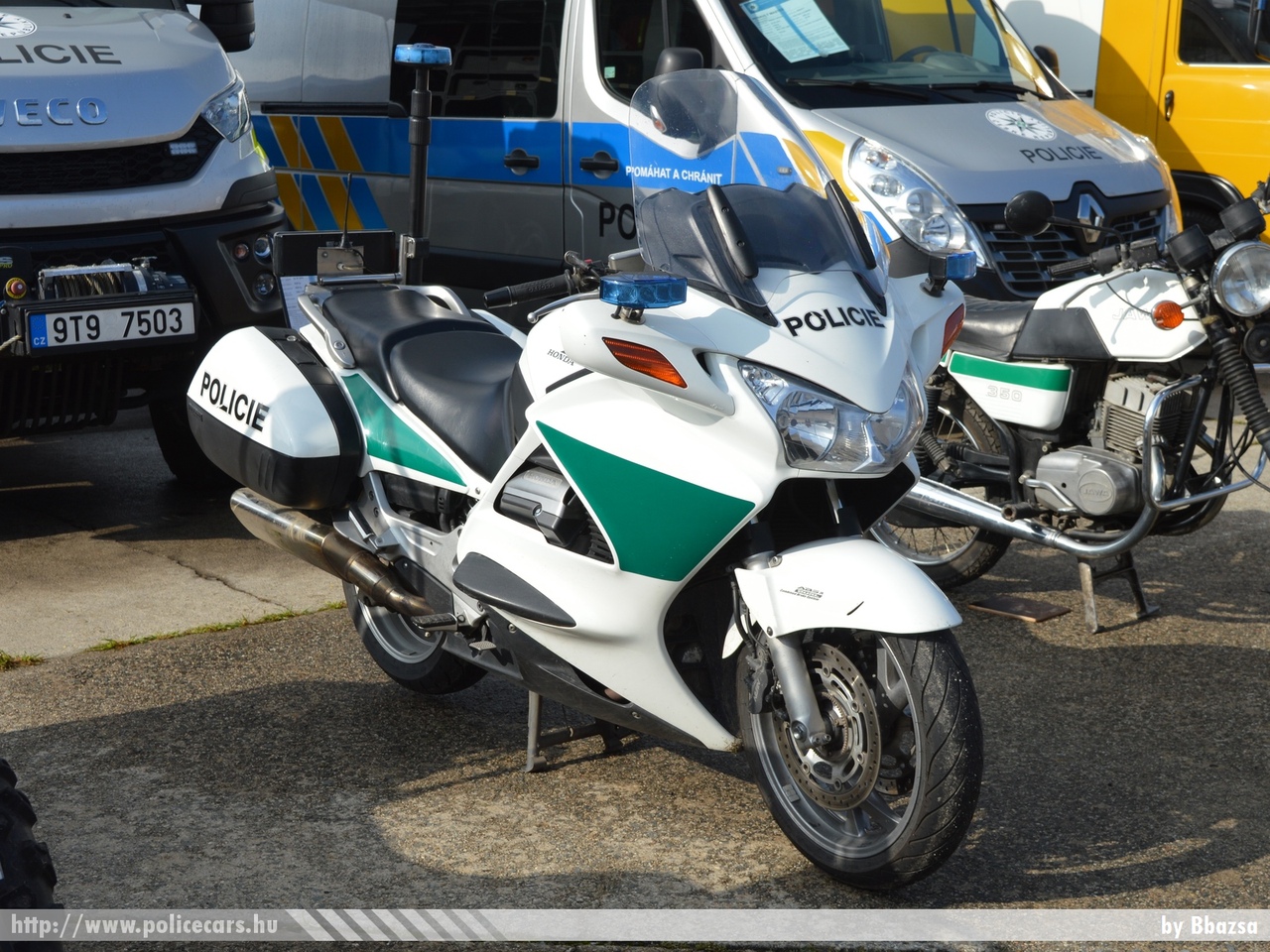 fotó: Bbazsa
Keywords: rendőr cseh Csehország rendőrautó rendőrség police policecar Czech