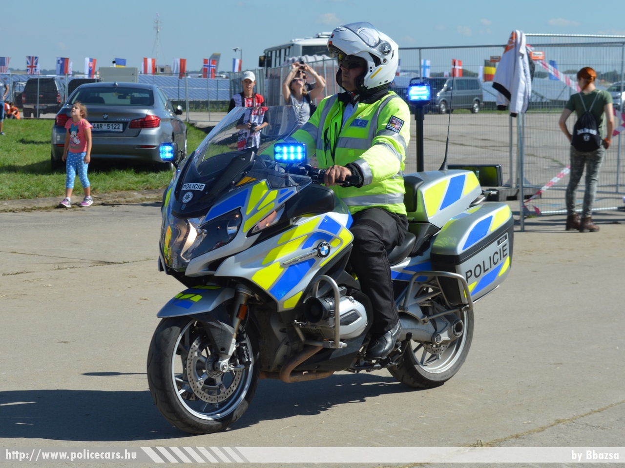 BMW, fotó: Bbazsa
Keywords: rendőr cseh Csehország rendőrautó rendőrség police policecar Czech