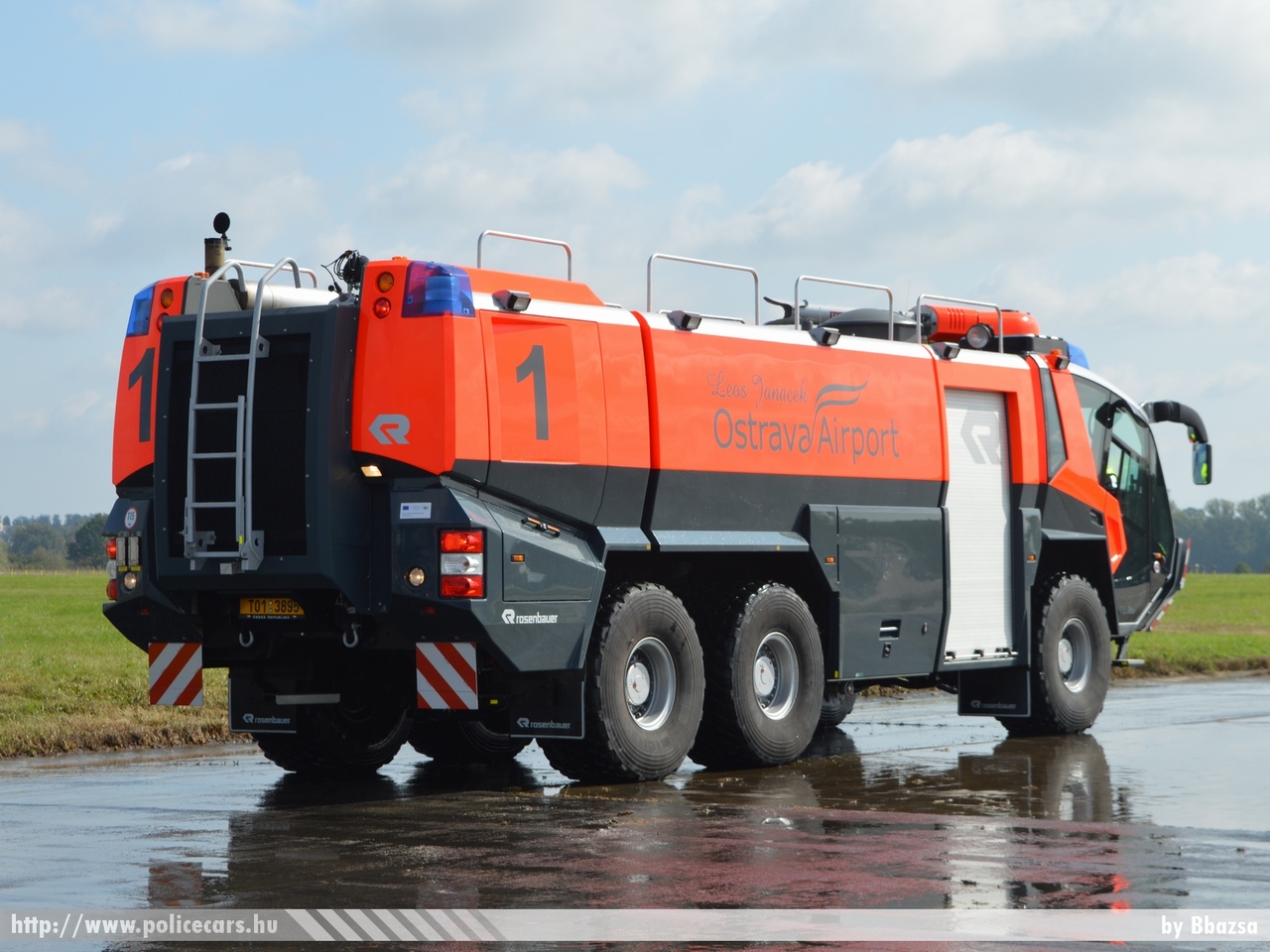 Rosenbauer Panther, fotó: Bbazsa
Keywords: cseh Csehország tûzoltó tûzoltóautó tûzoltóság czech fire firetruck
