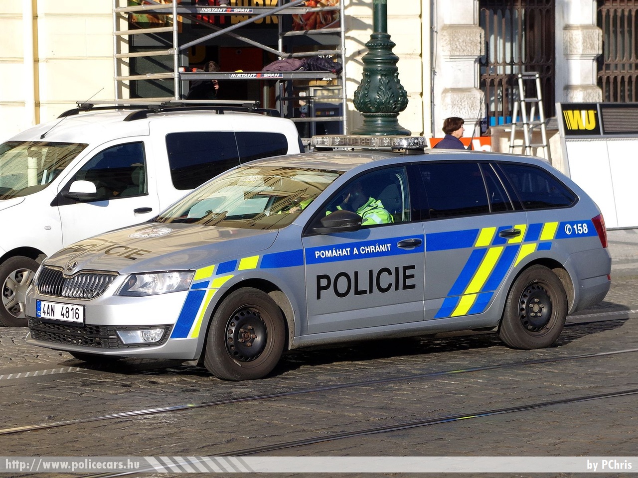 Skoda Octavia III, fotó: PChris
Keywords: rendőr cseh Csehország rendőrautó rendőrség police policecar Czech