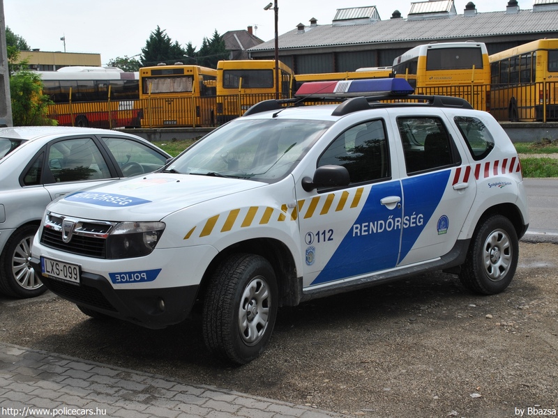 Dacia Duster, fotó: Bbazsa
Keywords: rendőr rendőrautó rendőrség magyar Magyarország LXS-099