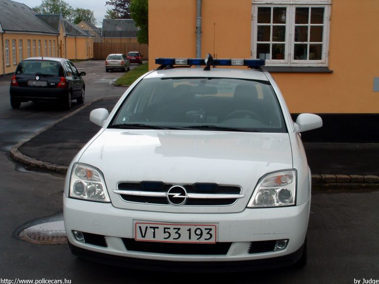 Opel Vectra C, fotó: Judge
Keywords: rendőr rendőrautó rendőrség dán Dánia
