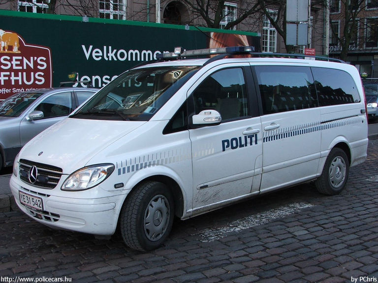 Mercedes Vito, fotó: PChris
Keywords: rendőr rendőrautó rendőrség dán Dánia