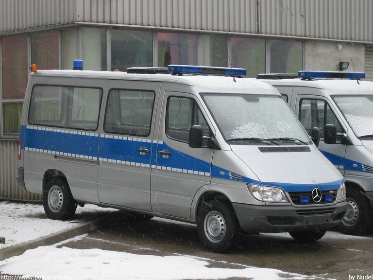 Mercedes Sprinter, fotó: Nudel
Keywords: Németország német rendőr rendőrség rendőrautó