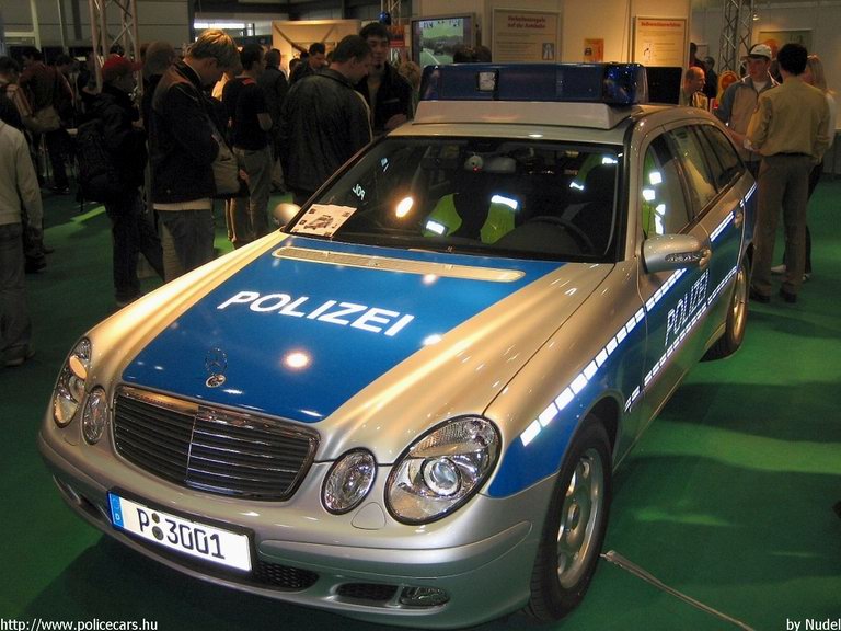 Mercedes E 280, fotó: Nudel
Keywords: Németország német rendőr rendőrség rendőrautó