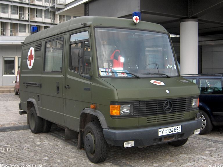 Mercedes-Benz Vario, fotó: Csipet
Keywords: német Németország mentő mentőautó katonai