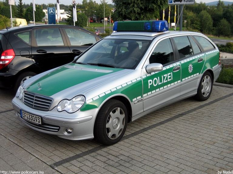 Mercedes, fotó: Nudel
Keywords: német Németország rendőr rendőrautó rendőrség