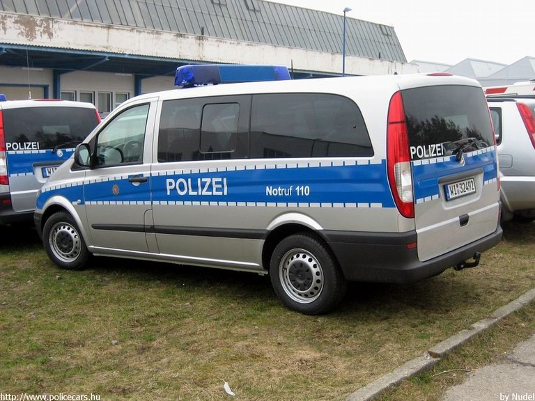 Mercedes Vito, fotó: Nudel
Keywords: német Németország rendőr rendőrautó rendőrség