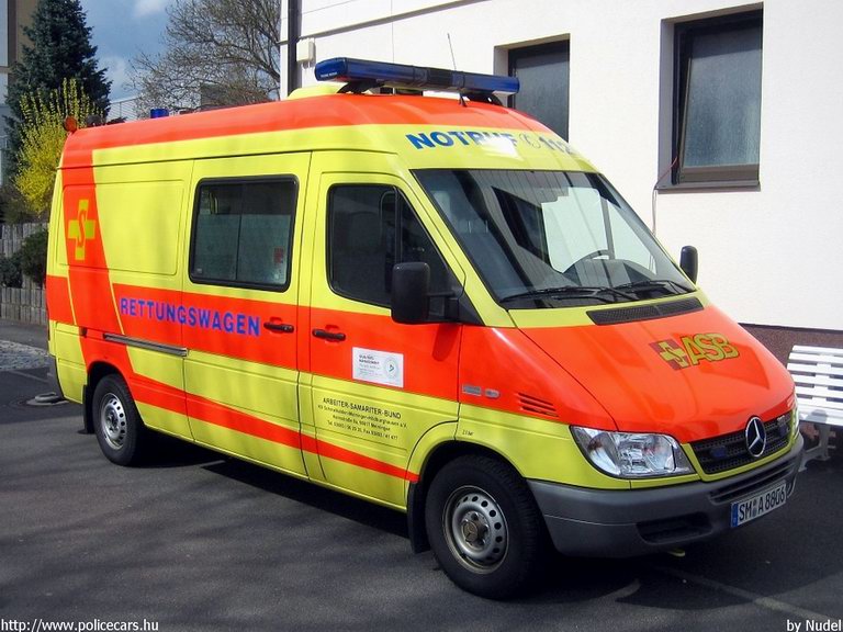 Mercedes Sprinter, fotó: Nudel
Keywords: német Németország mentő mentőautó
