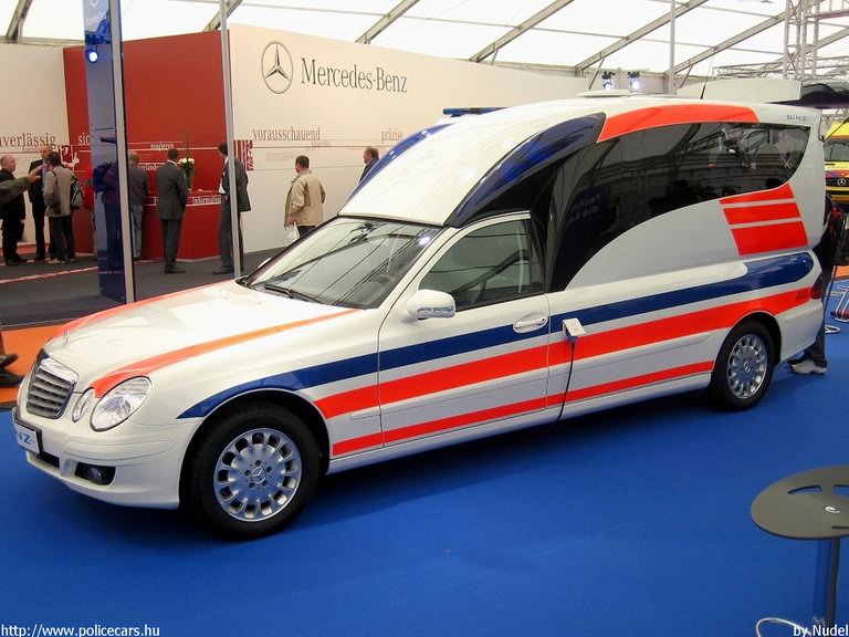 Mercedes E, fotó: Nudel
Keywords: német Németország mentő mentőautó