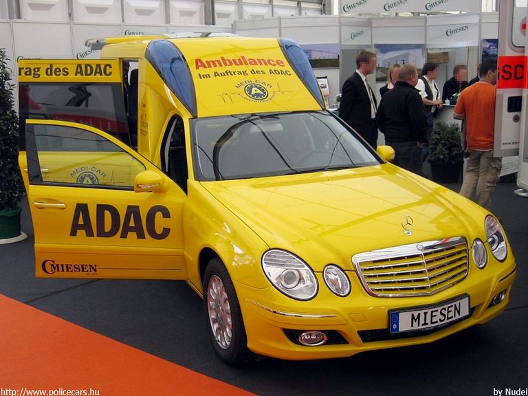 Mercedes E, fotó: Nudel
Keywords: német Németország mentő mentőautó