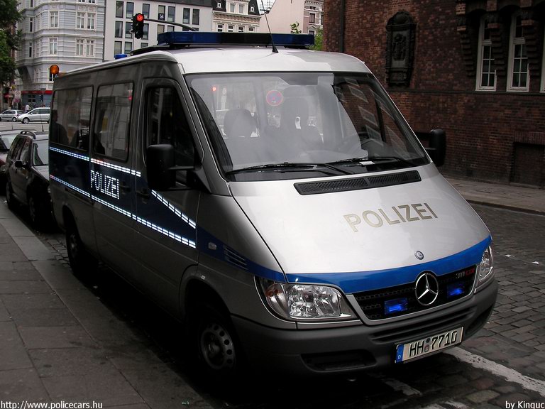 Mercedes Sprinter, fotó: Kinguc
Keywords: német Németország rendőr rendőrautó rendőrség