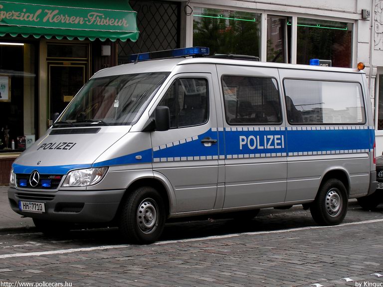 Mercedes Sprinter, fotó: Kinguc
Keywords: német Németország rendőr rendőrautó rendőrség