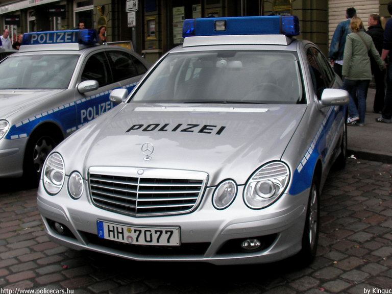 Mercedes, fotó: Kinguc
Keywords: német Németország rendőr rendőrautó rendőrség