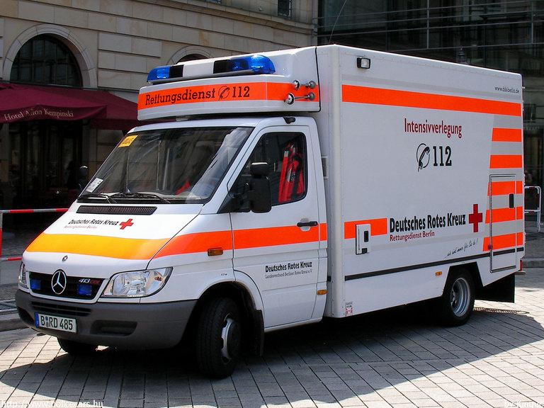 Mercedes Sprinter, fotó: Kinguc
Keywords: német Németország mentő mentőautó