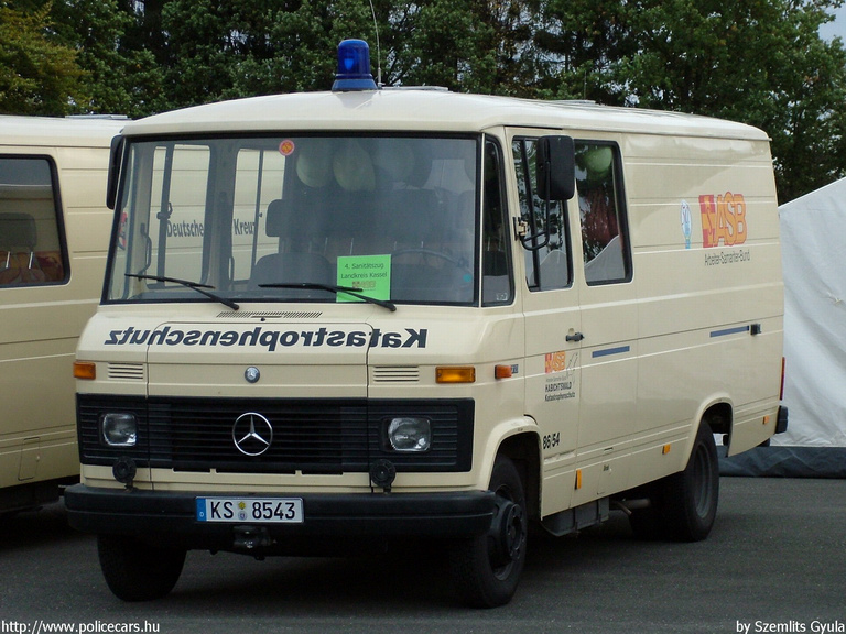 Mercedes, fotó: Szemlits Gyula
Keywords: német németország mentő mentőautó