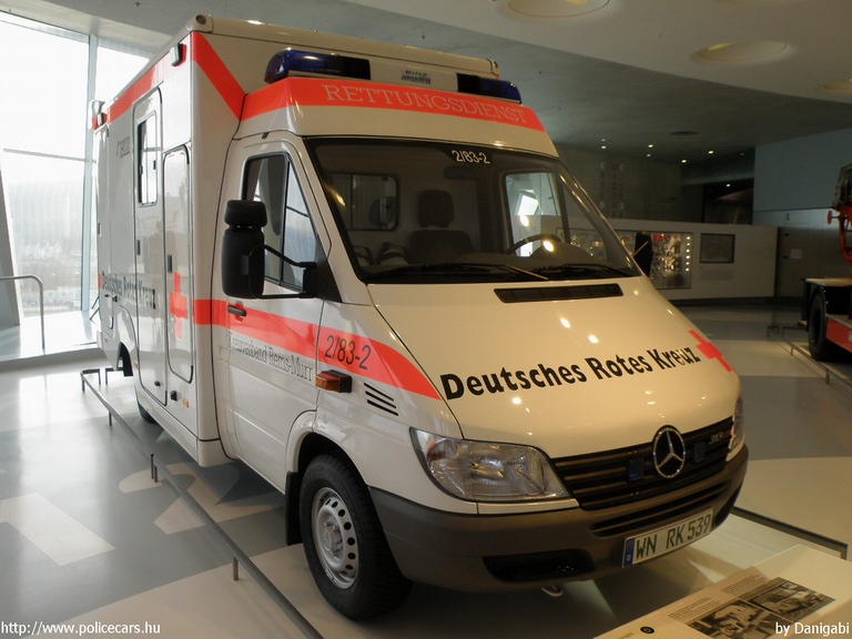 Mercedes Sprinter, fotó: Danigabi
Keywords: német németország mentő mentőautó
