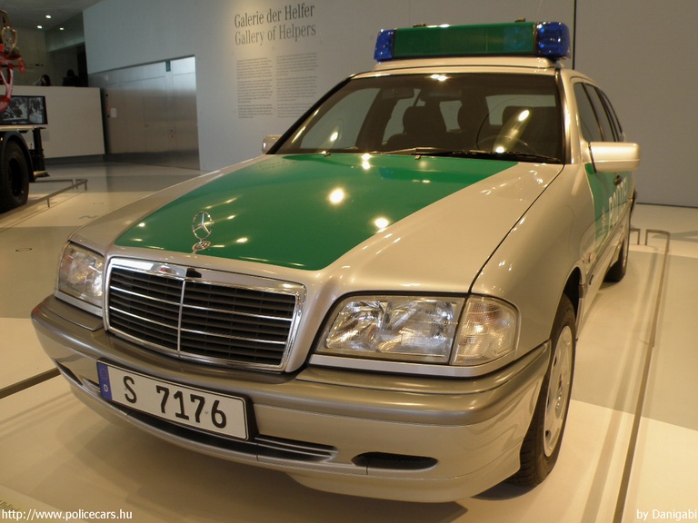 Mercedes C, fotó: Danigabi
Keywords: német németország rendőr rendőrautó rendőrség