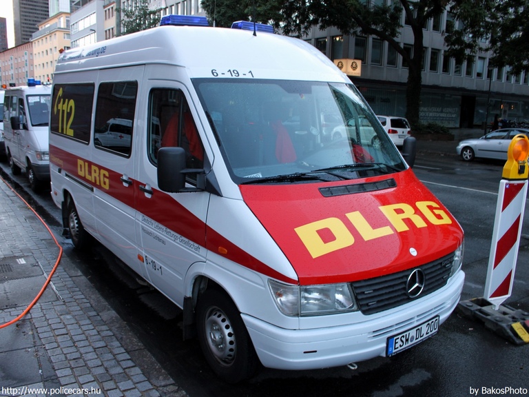 Mercedes-Benz Sprinter 212D, fotó: BakosPhoto
Keywords: mentő mentőautó német Németország
