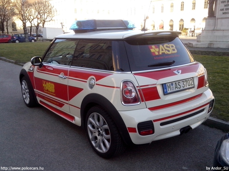 MINI John Cooper Works, fotó: Andor_SU
Keywords: német Németország mentő mentőautó