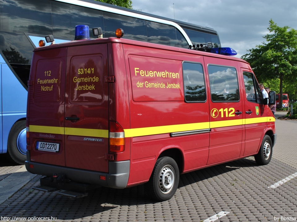 Mercedes Sprinter, fotó: Bbazsa
Keywords: német Németország tûzoltó tûzoltóautó tûzoltóság Germany german fire firetruck