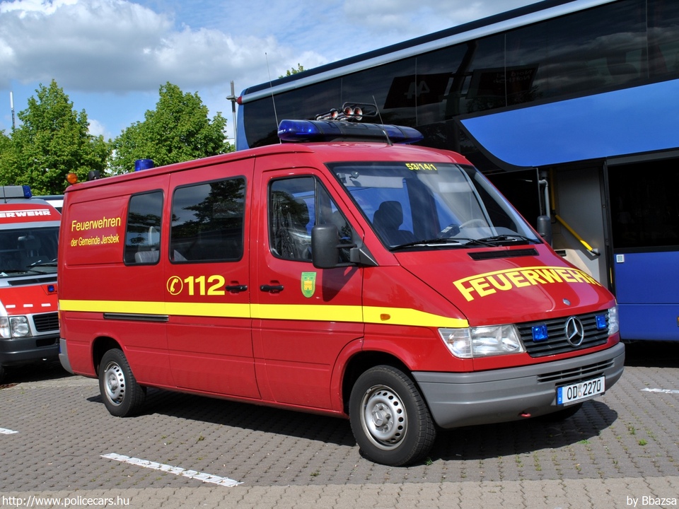 Mercedes Sprinter, fotó: Bbazsa
Keywords: német Németország tûzoltó tûzoltóautó tûzoltóság Germany german fire firetruck