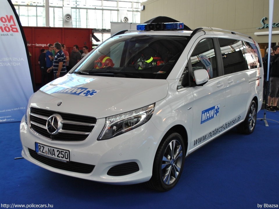 Mercedes, MHW, fotó: Bbazsa
Keywords: német németország mentő mentőautó