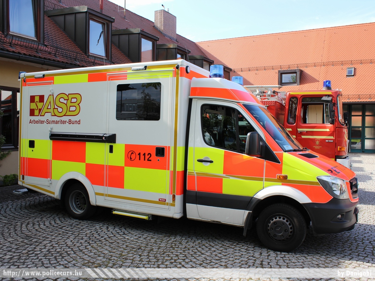Mercedes Sprinter, fotó: Danigabi
Keywords: ambulance német Németország mentő mentőautó Germany german