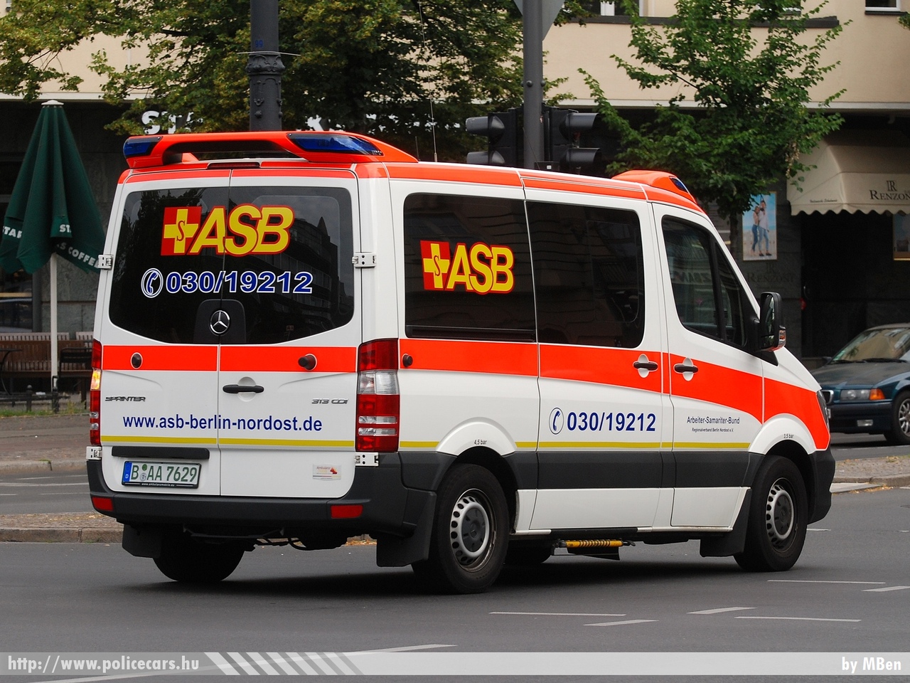 Mercedes-Benz Sprinter 313 CDI, fotó: MBen
Keywords: német Németország tûzoltó tûzoltóautó tûzoltóság Germany german fire firetruck mentő ambulance 