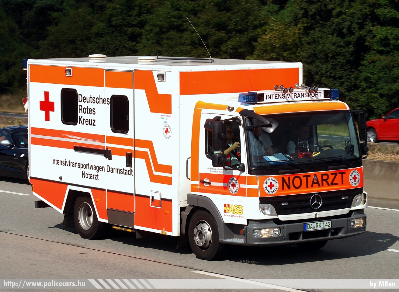 Mercedes Atego, fotó: MBen
Keywords: ambulance német Németország mentő mentőautó Germany german