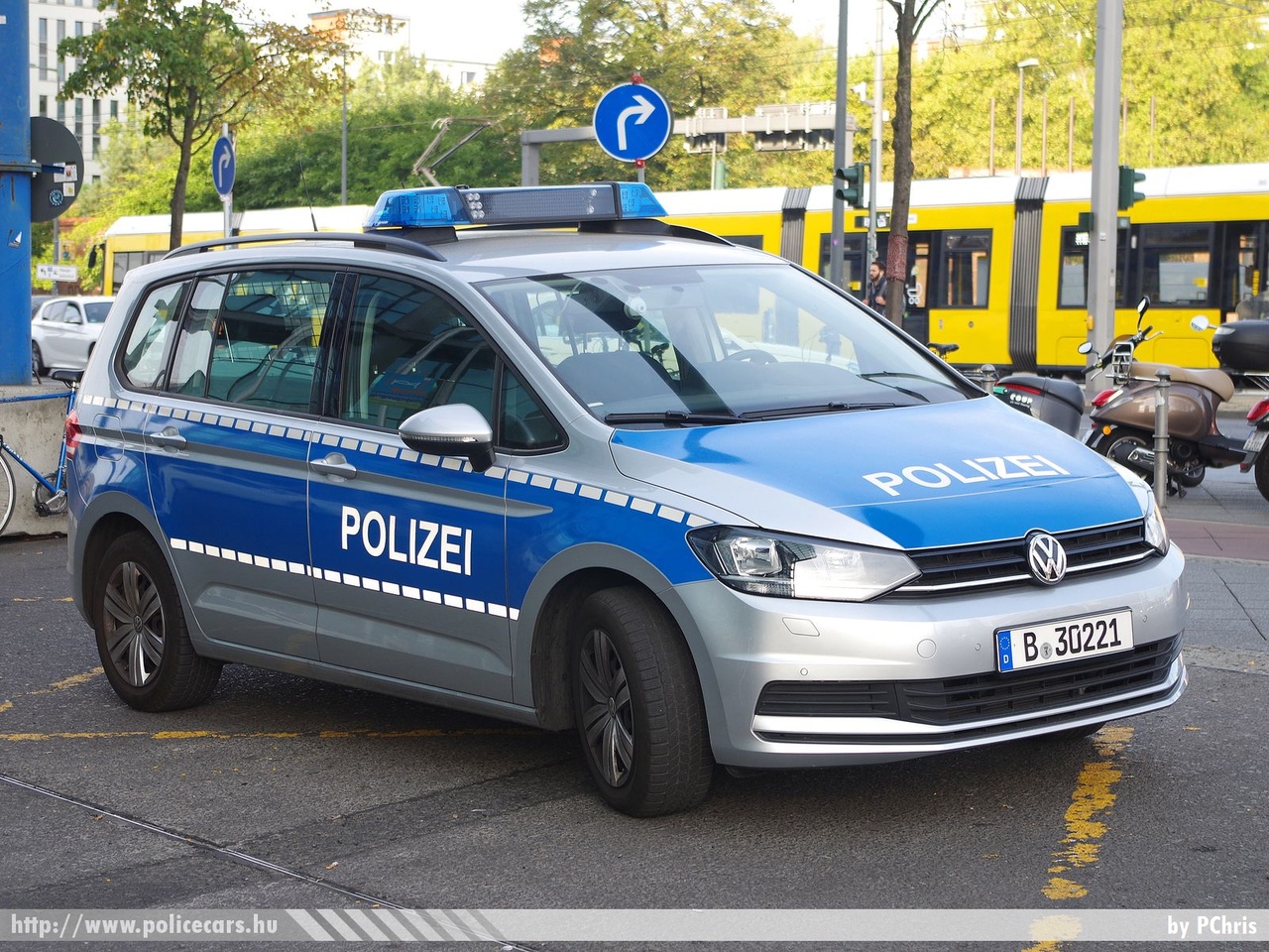 Volkswagen Touran, fotó: PChris
Keywords: német Németország rendőr rendőrautó rendőrség german Germany police policecar