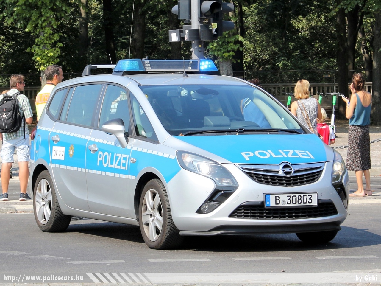 Opel Zafira C, fotó: Gabi
Keywords: német Németország rendőr rendőrautó rendőrség german Germany police policecar