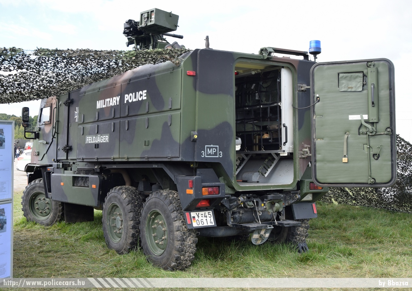 FLW Duro 3 Yak/Rheinmetall MAN, Feldjäger, fotó: Bbazsa
Keywords: német Németország rendőr rendőrautó rendőrség katonai Deutschland german police policecar military