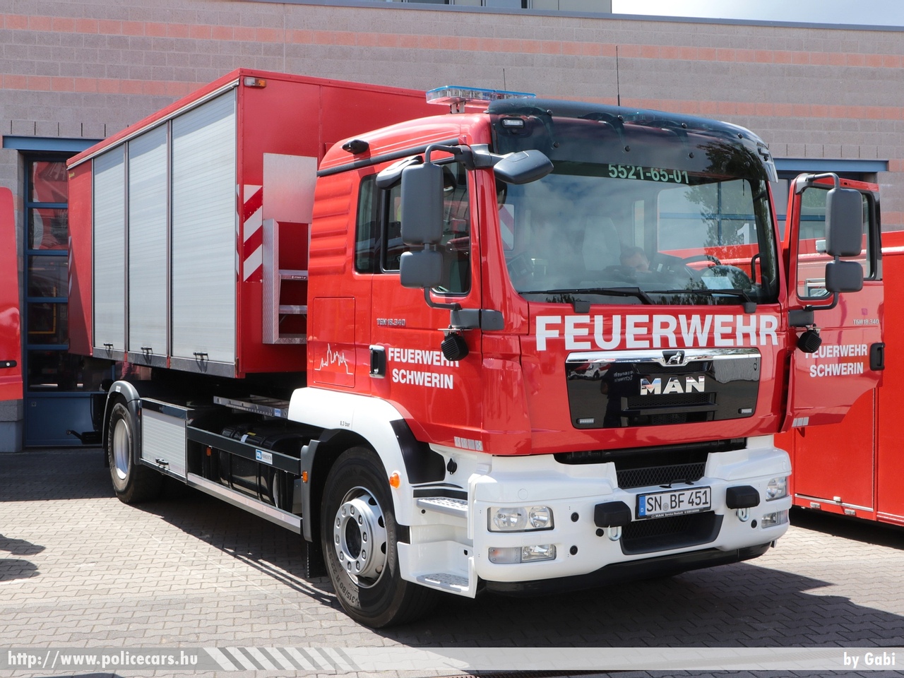 MAN TGM 18.340 WLF, Berufsfeuerwehr Schwerin, fotó: Gabi
Keywords: német Németország tûzoltó tûzoltóautó tûzoltóság Germany german fire firetruck