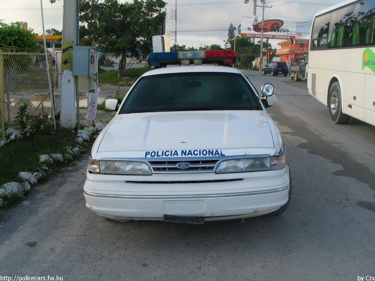 Ford Crown Victoria, fotó: Crx
Keywords: dominikai Dominika rendőrautó rendőr rendőrség