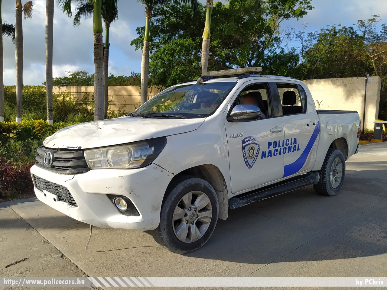 Toyota Hilux, Policía Nacional Dominicana, fotó: PChris
Keywords: rendőr rendőrautó rendőrség dominikai Dominikai Köztársaság police policecar dominican republic