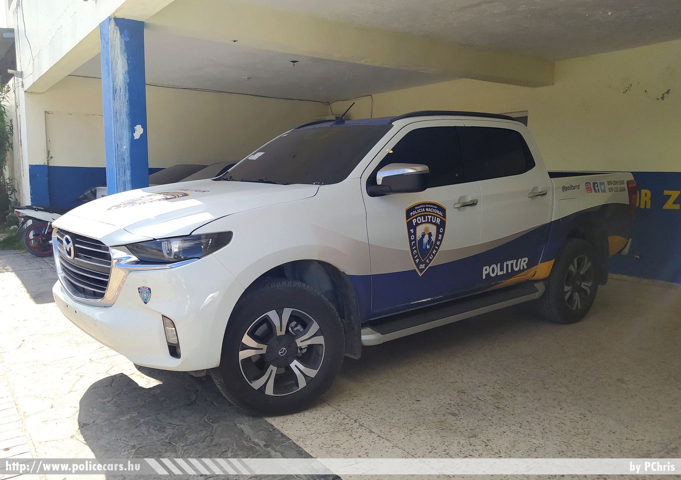 Mazda BT-50, POLITUR (Dirección Central de Policía de Turismo / Central Directorate of Tourism Police), fotó: PChris
Keywords: rendőr rendőrautó rendőrség dominikai Dominikai Köztársaság police policecar dominican republic
