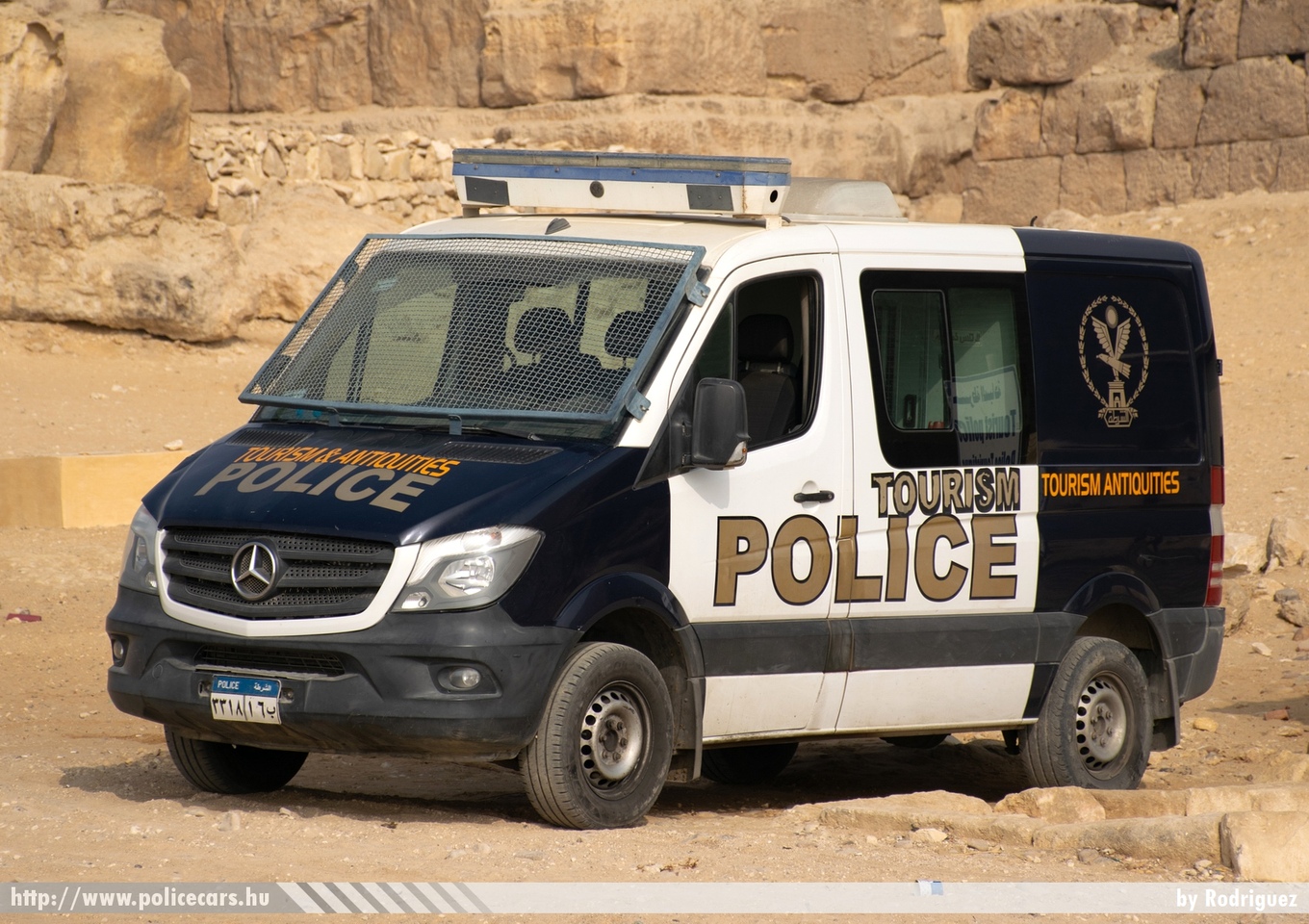 Mercedes-Benz Sprinter II facelift (W906) 311 CDI, Tourism and Antiquities Police, fotó: Rodriguez
Keywords: rendőr rendőrautó rendőrség egyiptomi Egyiptom egypt police policecar
