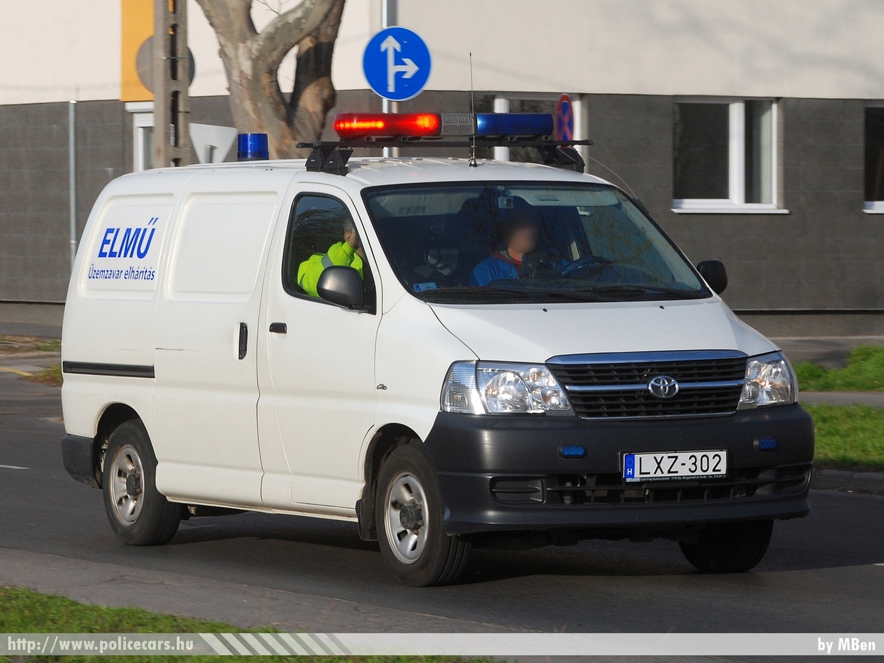 Toyota Hiace, fotó: MBen
Keywords: ELMÛ elektromos mûvek LXZ-302